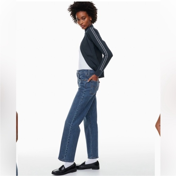 Levi's Premium Ribcage Straight Size 28 Medium Wash. Color is Georgie - Picture 3 of 15